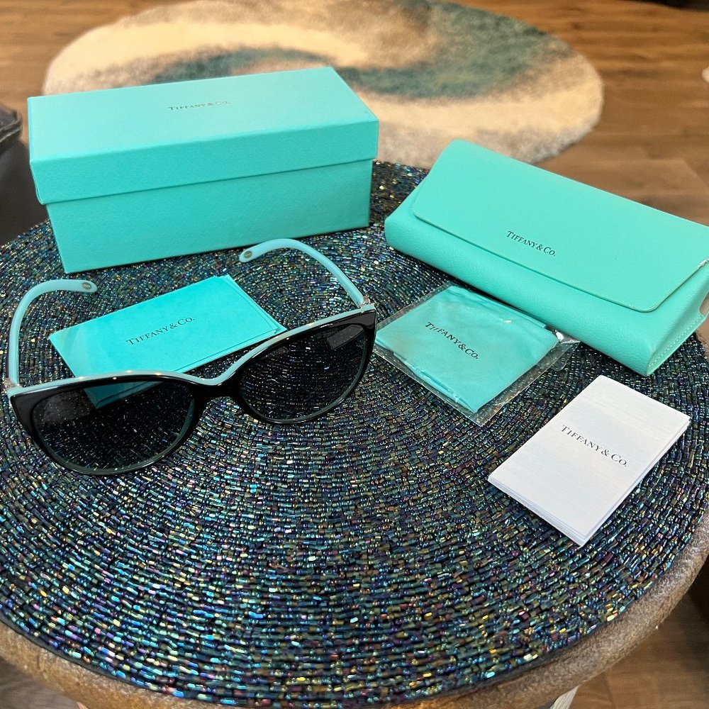 TIFFANY & CO. Stylish Polarized Sunglasses (LIKE NEW!!)